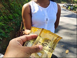 new sri  පාරේදී සෙට් වෙලා සල්ලි වලට ගහපු කෑල්ල Sri lankan Garment Slut sex For money Go Back Home lankan