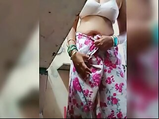 amateur big tits Village Bhabhi Nasheele Bathein Saree Dropping Boobs Showing In Kitchen brunette